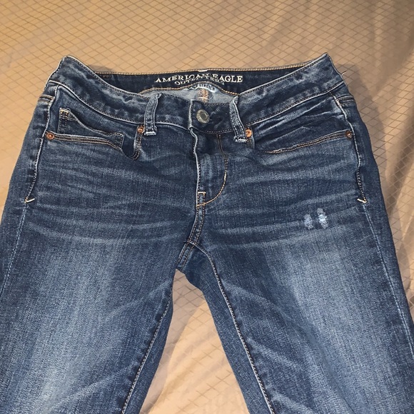 American Eagle 🦅 Outfitters Distressed Jeans size 2, Women’s Denim, tiny sequin - Picture 5 of 6